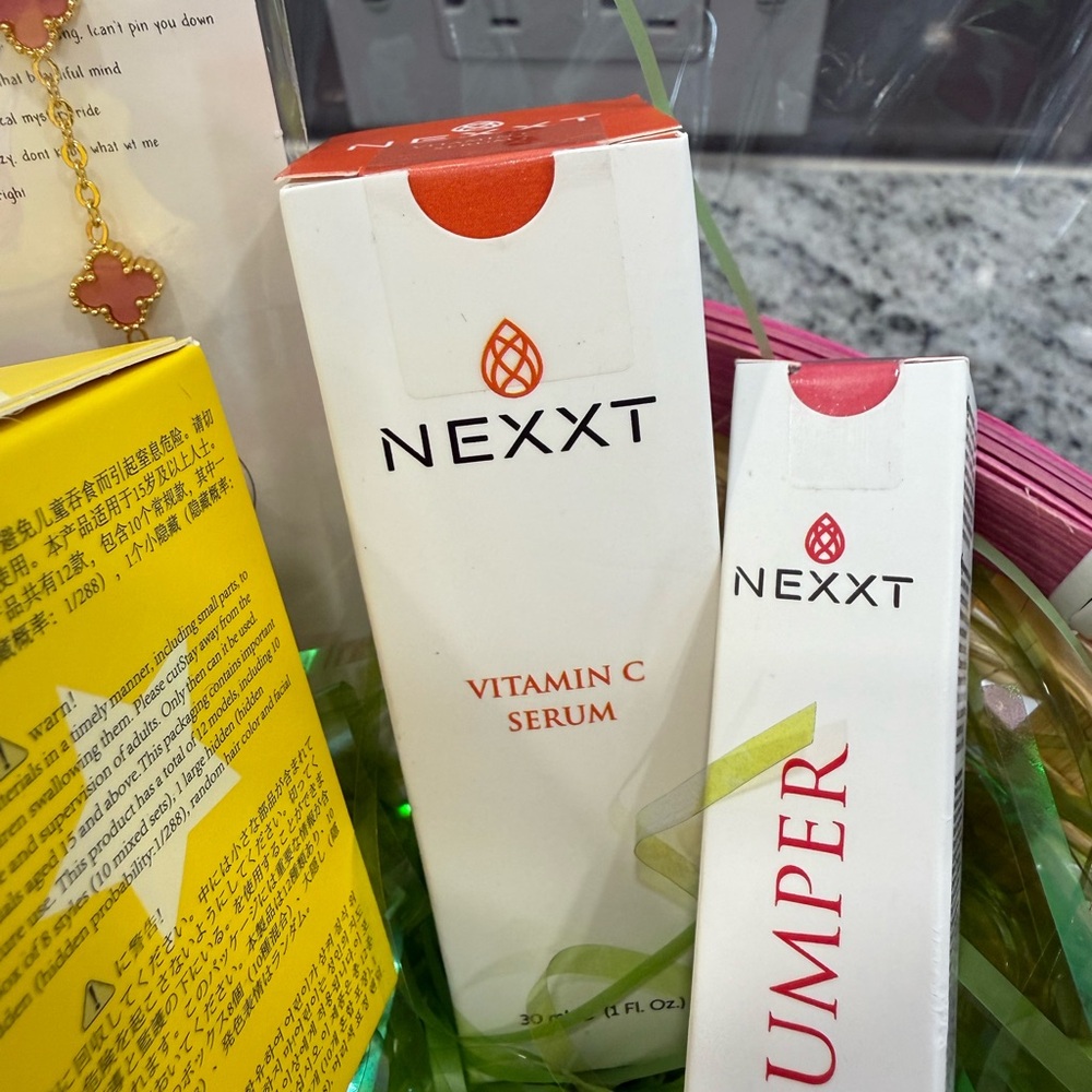 $189 Retail Gift Basket - Picture 6 of 10